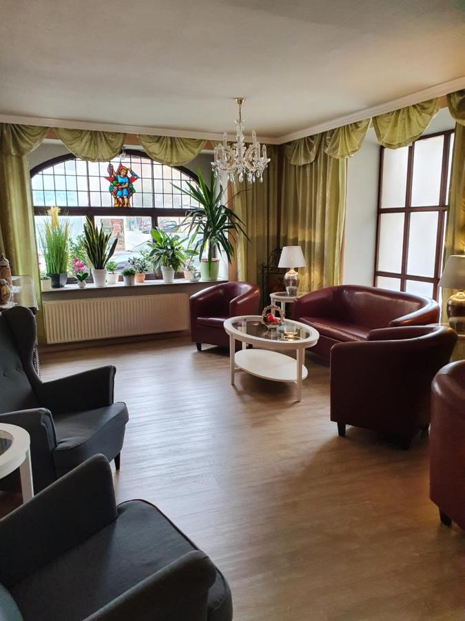 Hotel Zur Traube Freyburg Bagian luar foto