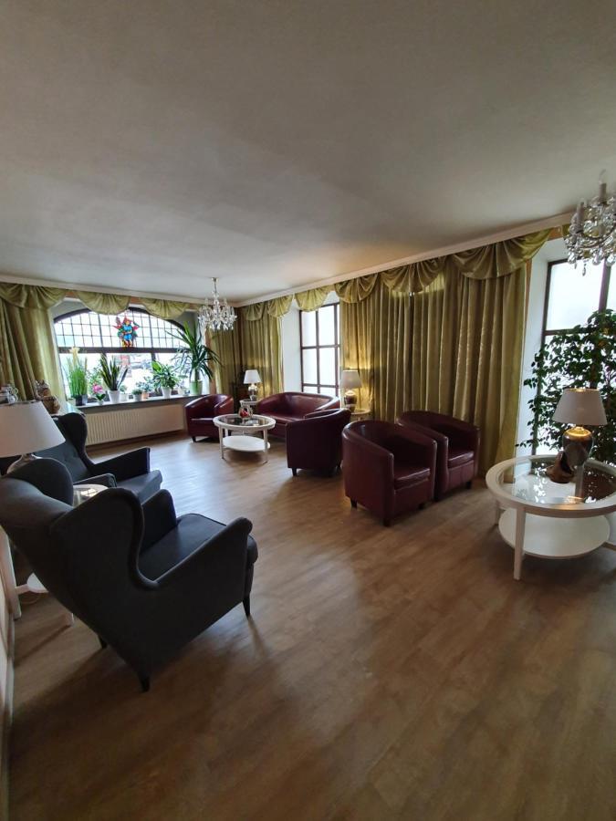Hotel Zur Traube Freyburg Bagian luar foto