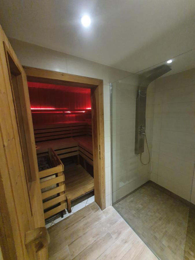 Hotel Zur Traube Freyburg Bagian luar foto