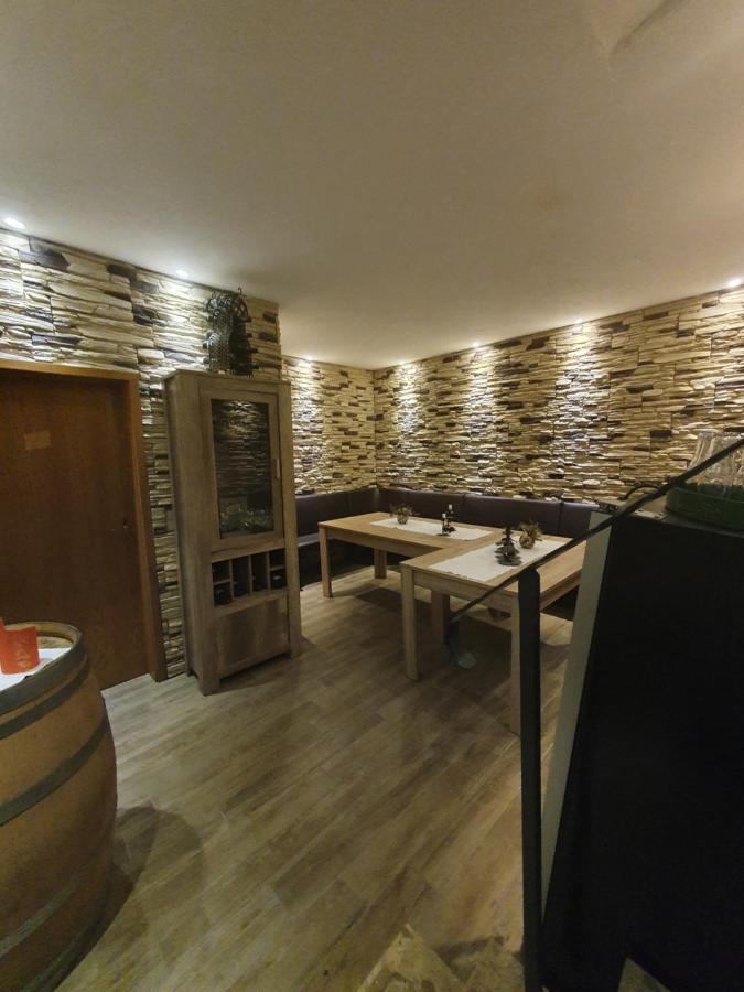 Hotel Zur Traube Freyburg Bagian luar foto