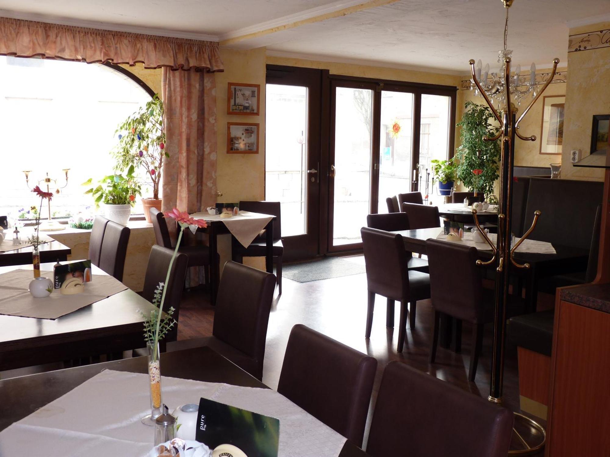 Hotel Zur Traube Freyburg Bagian luar foto
