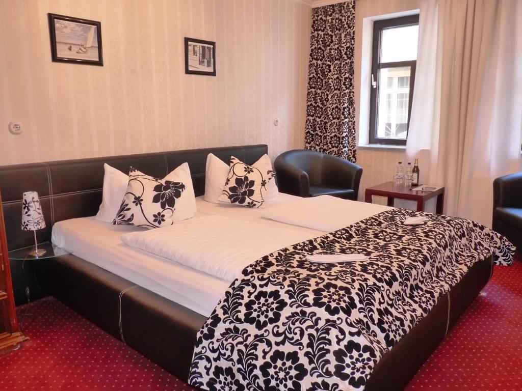 Hotel Zur Traube Freyburg Ruang foto