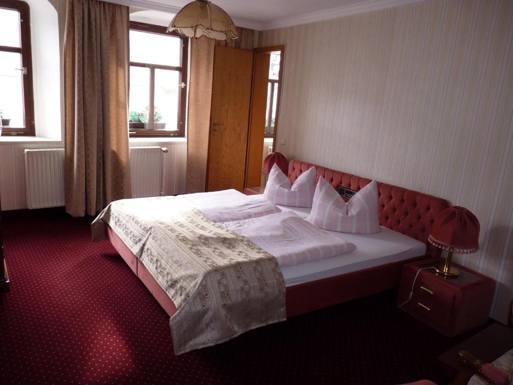 Hotel Zur Traube Freyburg Ruang foto