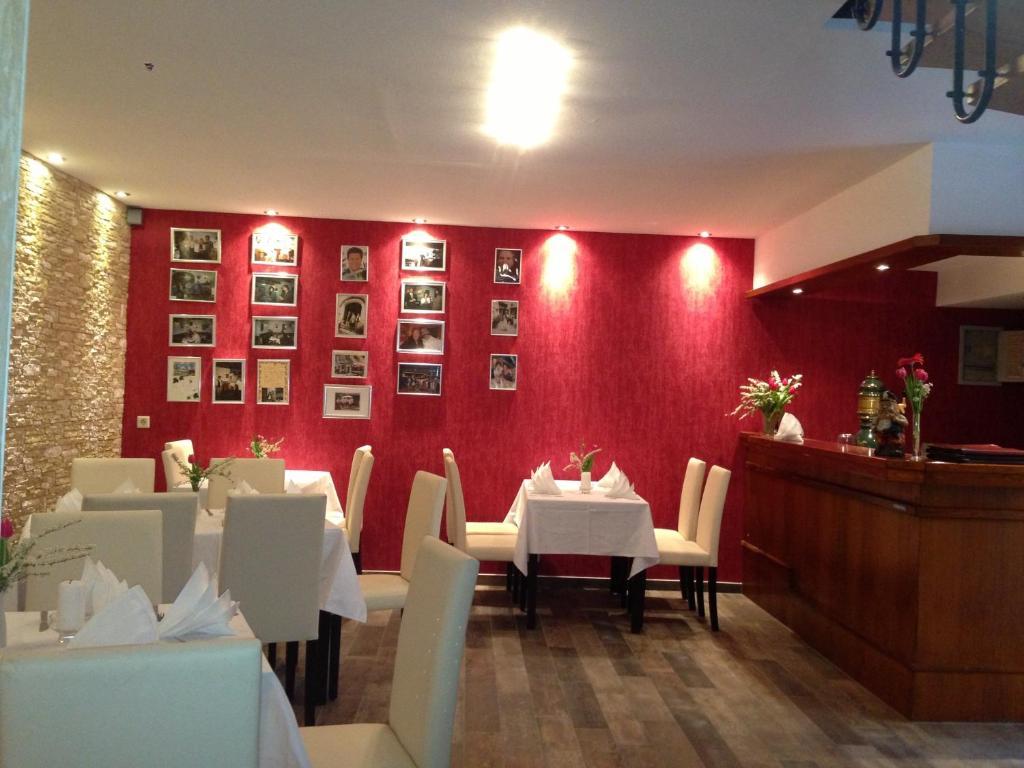 Hotel Zur Traube Freyburg Bagian luar foto